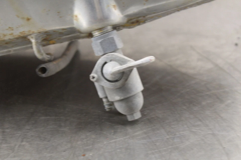 Yamaha YL2 100 1967 pila de tanque de combustible depósito de gasolina U718 Foto 3 de 4