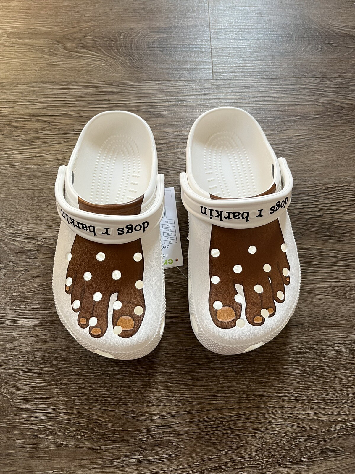 New Women’s Size 6/4M Crocs Feet Classic Clog DEEP ‘Dogs R Barkin