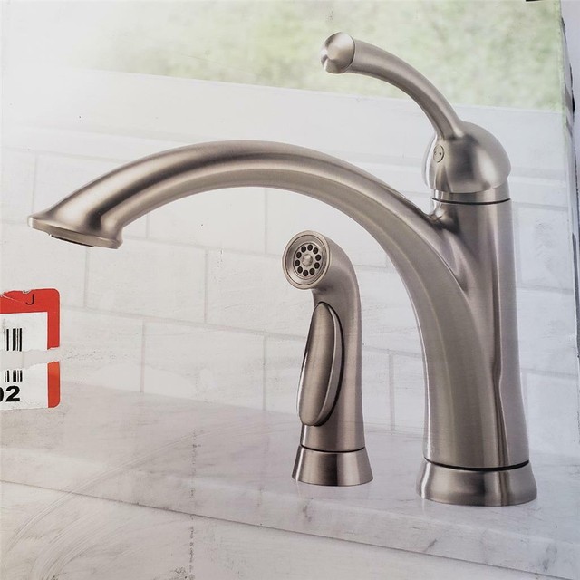 = Delta Lewiston Single Handle Kitchen Faucet Brilliance Stainless