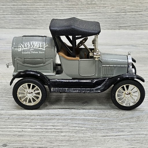 ERTL 1918 Ford Model T Runabout Barrel Car Agway Coin Money