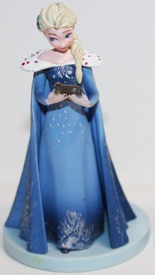 Very Rare Disney Olaf's Frozen Adventure 3.5'' Elsa Holding Tradition Box Figure
