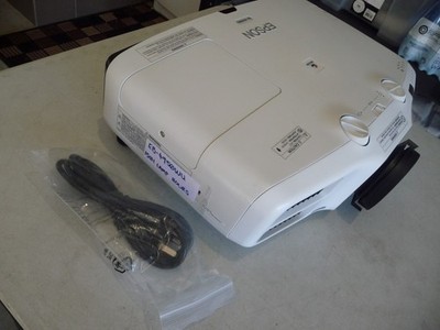 AU SELLER EPSON EB-4950WU PROJECTOR 1920 x 1200P, 4500 LUMENS - 1501 LAMP HRS