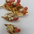 Vintage Gold Tone Brooch & Clip-On Earrings Set Coral Bead Faux Pearl Floral — photo 3