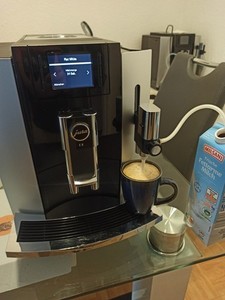 Jura E8 Kaffeevollautomat Piano Black mit Garantie