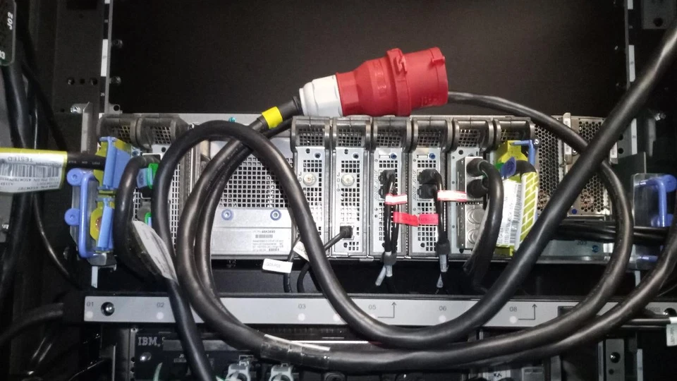 IBM Z114 S02 Mainframe Type 2818 2818-M05 2x Notebook HMC complete tested - Bild 2 von 4