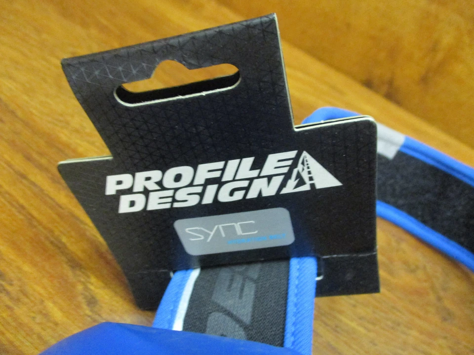 NEW PROFILE DESIGN SYNC HYDRATION SYSTEM BELT W/ 2 8oz BOTTLES - BLUE - LARGE - Image 3 of 4