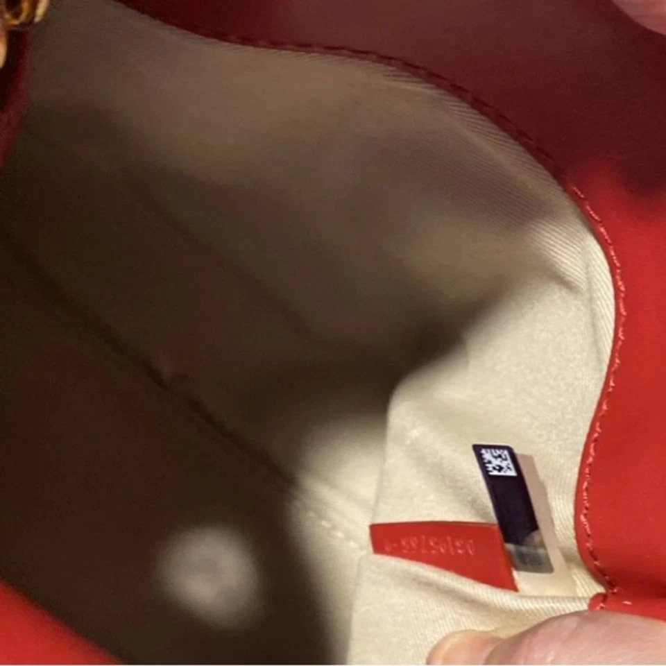 Bandolera/hobo Chloe Annie de cuero liso de 2 vías venta al por menor $1,850 Foto 4 de 4