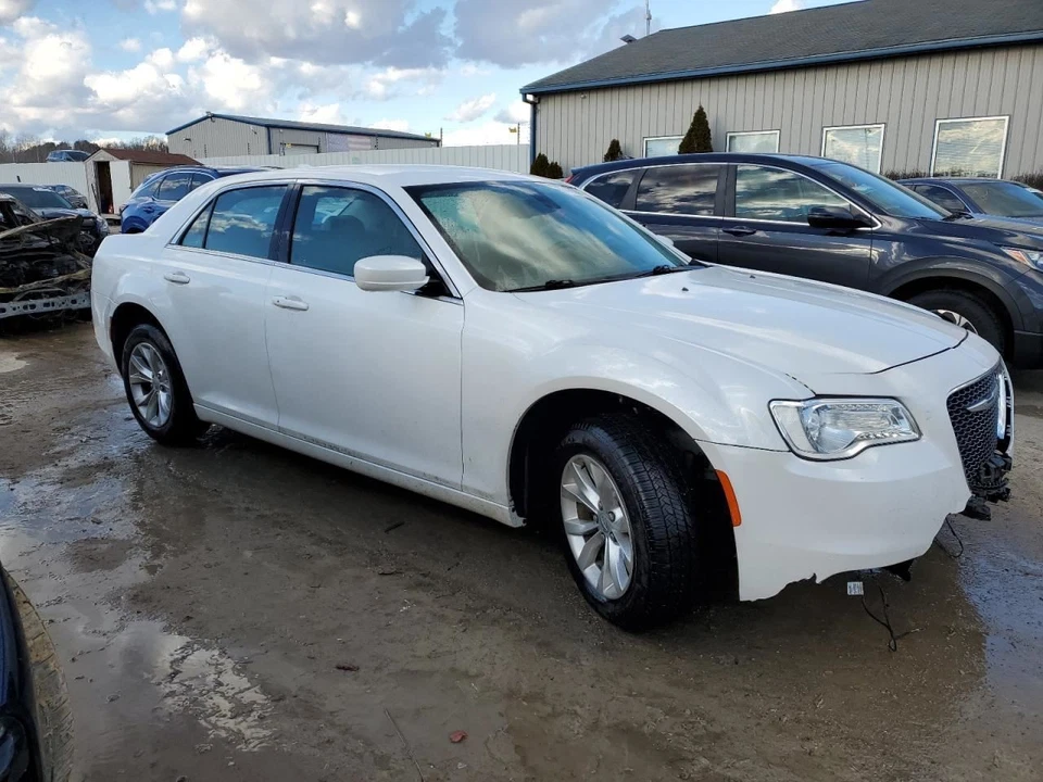 2015 Chrysler 300 Washer Reservoir OEM Used 122K Miles RWD 627-00348 - Image 4 of 4