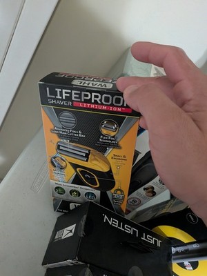 New Wahl Lifeproof Compact Flex Foil Shaver