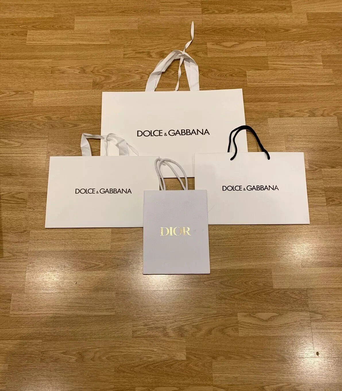 4 x sac cadeau en papier DIOR et Dolce & Gabbana occasion !!!!