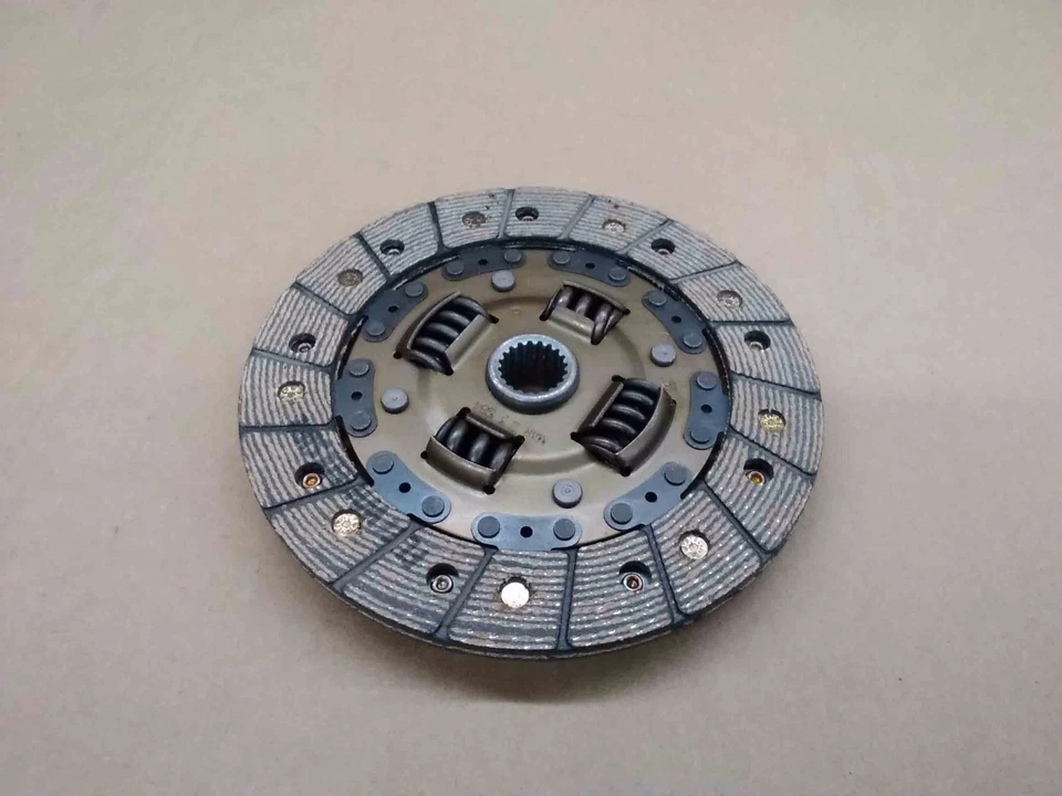 NOS Dodge Colt 88 Plymouth Champ 79-81 Clutch Friction Disc Beck/Arnley 064-8412 - Image 4 of 4