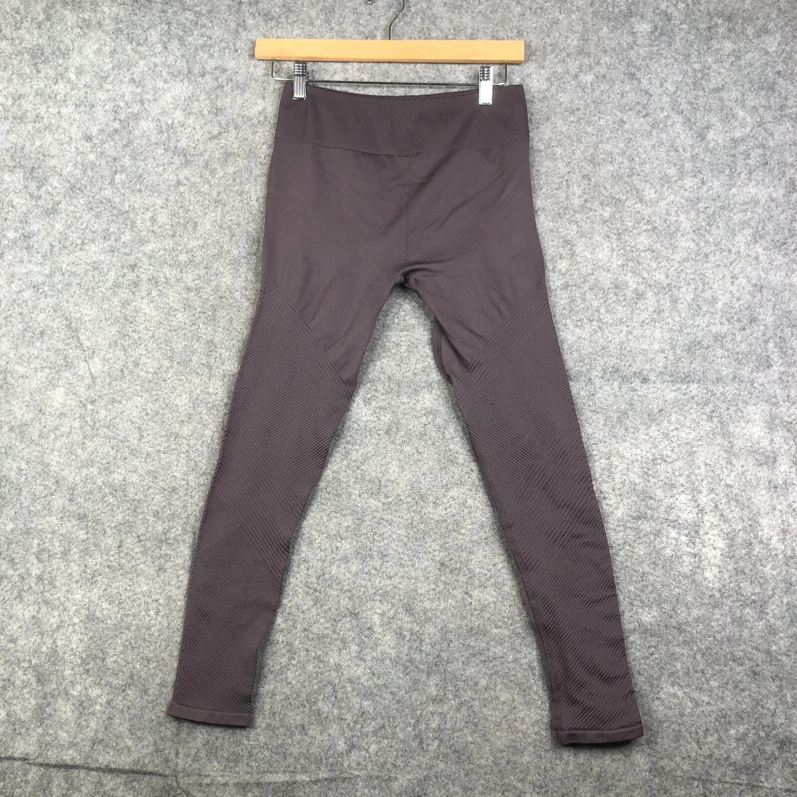fabletics mid-rise seamless ribbed 7/8 yoga leggings