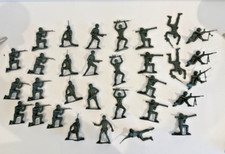 VTG Forest Green Plastic Toy Soldiers Set of 31 Green USA Army Men
