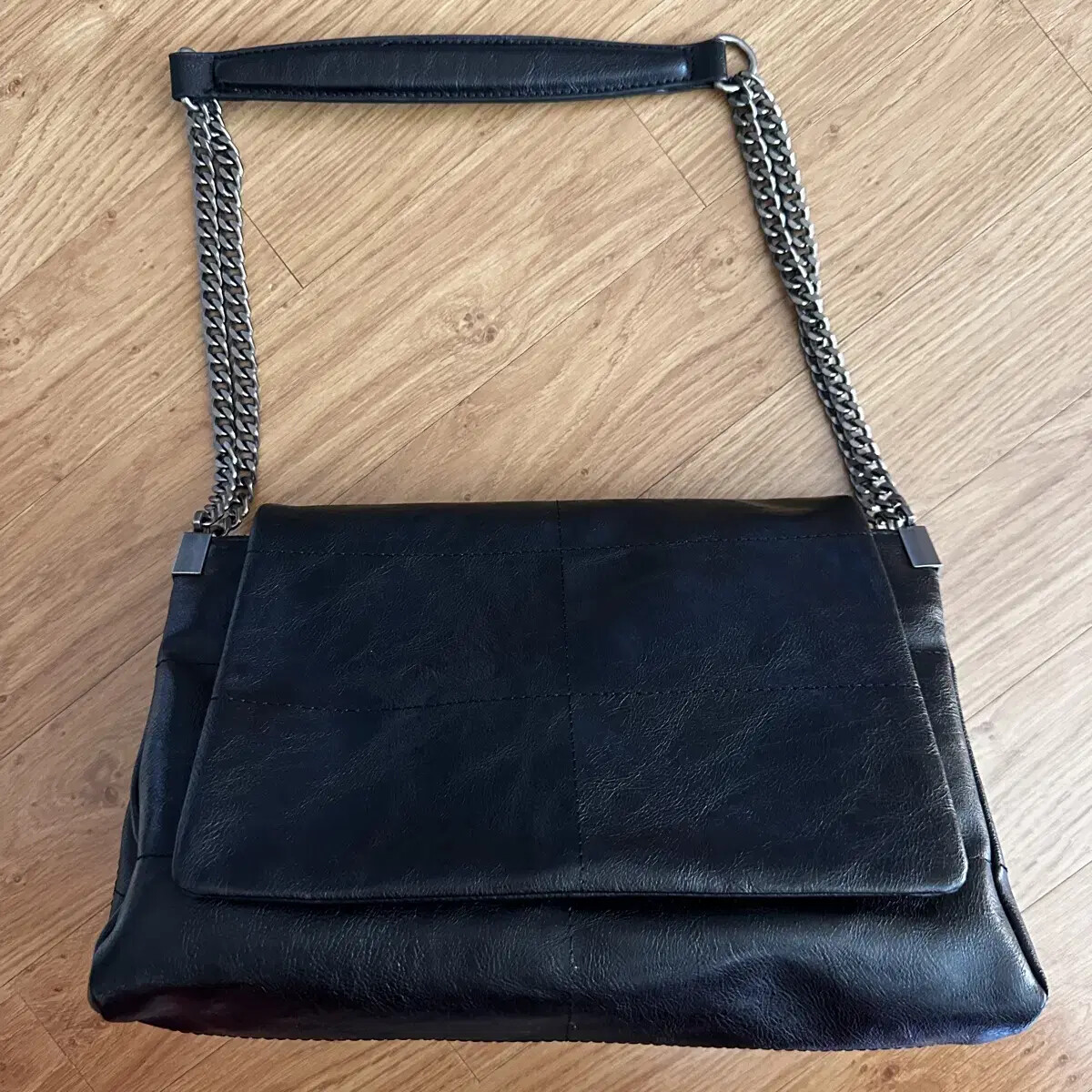 Zara has a rock flap shoulder bag itzy Yuna UK