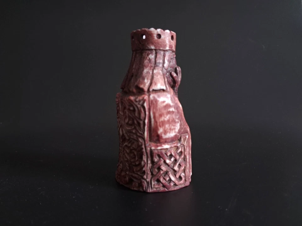 Lewis Chessmen Reina con cuerno, pieza tallada a mano, figura de ajedrez coleccionable Foto 4 de 4