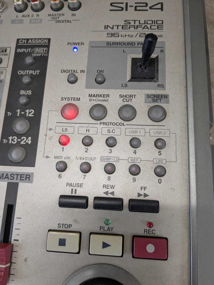 Roland SI-24 Studio Interface 56 kHz 24-bit No Power Cord - Image 3 of 4