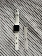 Apple Watch SE (2022) 40mm Polarstern Aluminiumgehäuse mit Sportarmband, Regular