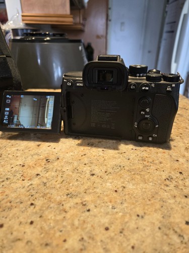 Sony A7 IV Bundle: 3x Lens, 2x Battery w/Charger, External Flash, Carrying Bag+ - Picture 6 of 10