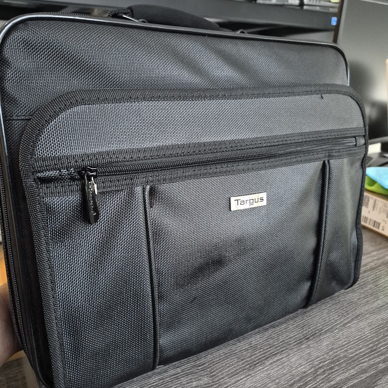 Dell Latitude 5540, 15.6-Inch Laptop, with Intel Core i7 13th Gen., 512 GB SSD (Solid State Drive), Windows 11 Pro