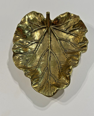 Vintage brass ''Rhubarb'' leaf by  VCM Virginia Metalcrafters 5.25''