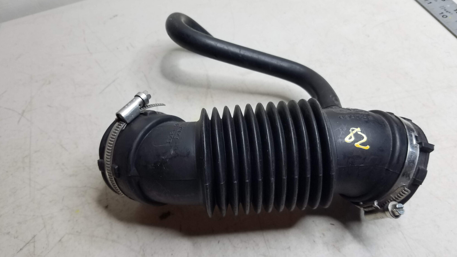 2014 FORD FIESTA AIR INTAKE CLEANER BOX HOSE TUBE PIPE D2B19R504AA