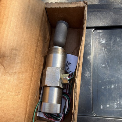 #ad Mallard Control 3100E Poly Float Pressure Switch 480V AC 5A UL Listed Metal $120.00