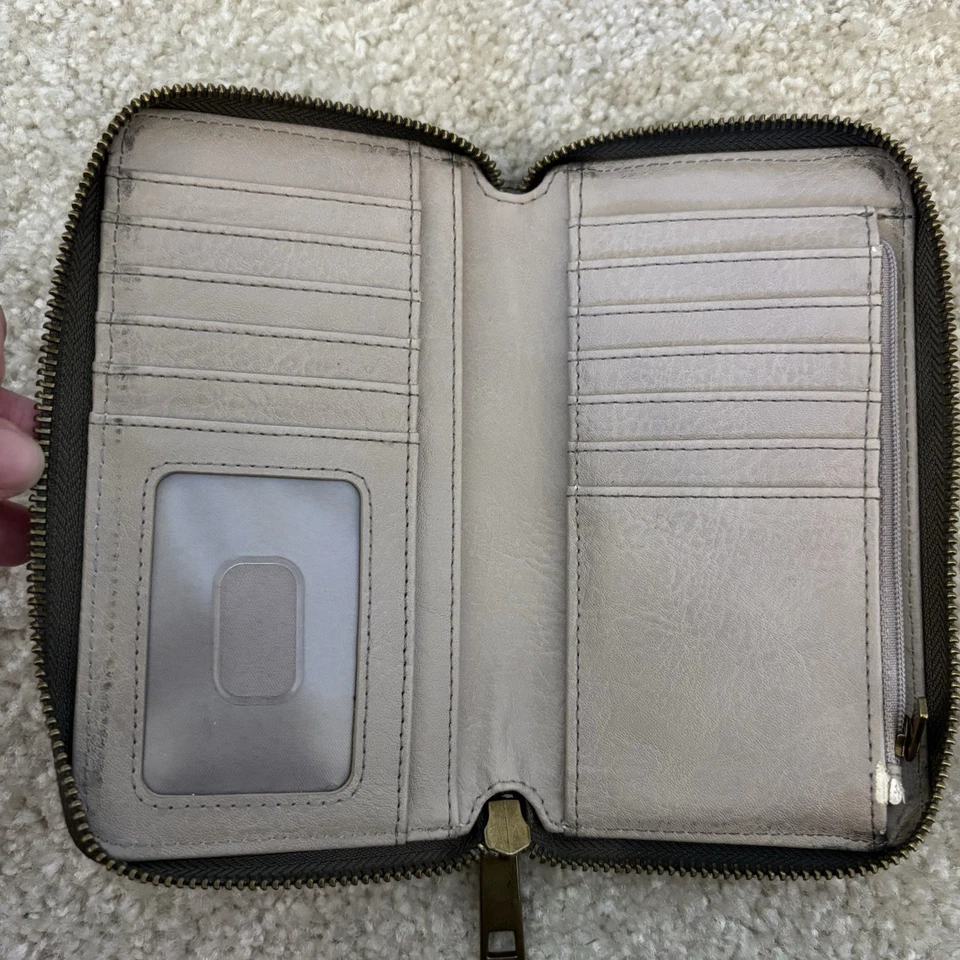 Cartera para mujer de cuero gris fósil con cremallera alrededor Foto 3 de 4