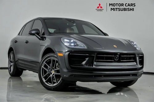 2026 Porsche Macan Image 1 of 4