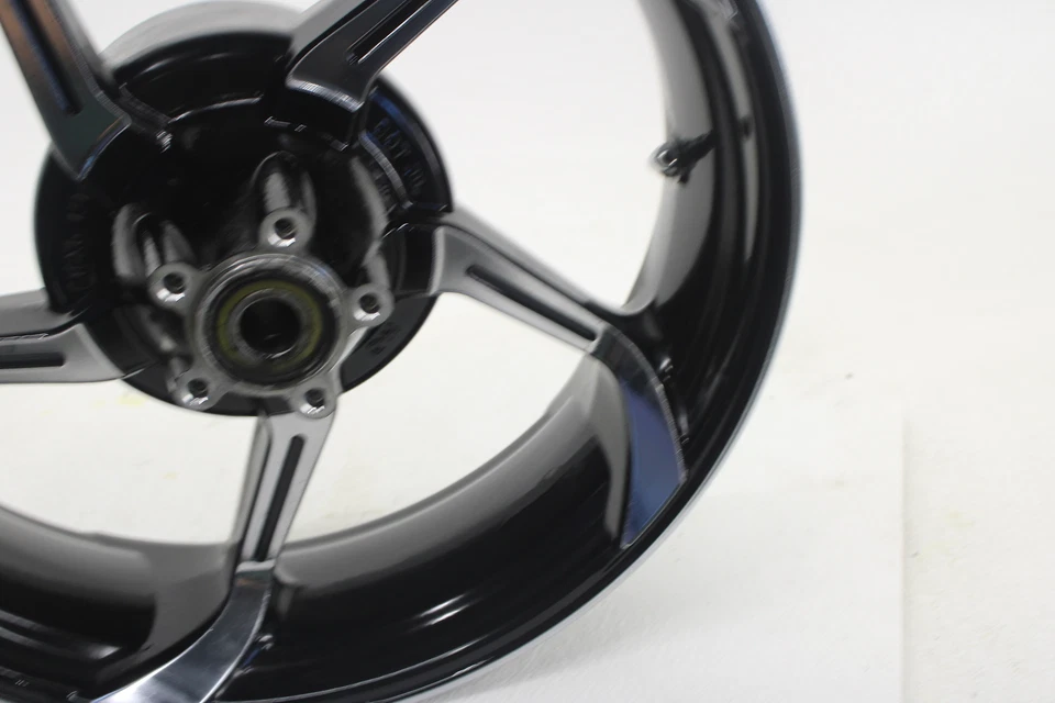 Rueda trasera agresor Harley Davidson Street Glide CVO 16-17 5 radios 18x5 Foto 4 de 4