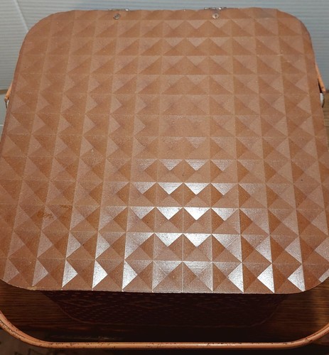 Vintage wood-woven 2 tone Redmon/Red-Man? table top square picnic basket - Picture 11 of 17