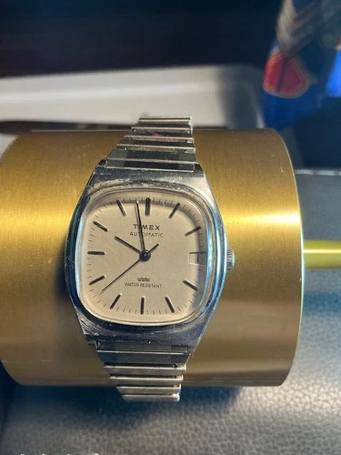 Vintage ORIGINAL  Men’s Timex Automatic Wristwatch DATE  STANLESS STEEL RUNNING