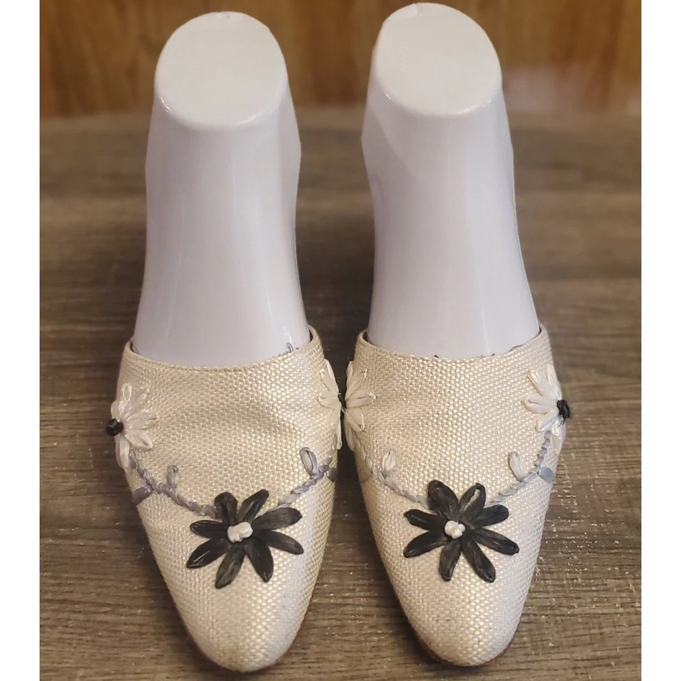 Tacones bordados florales Zalo para mujer talla 7,5 tostados Foto 2 de 4