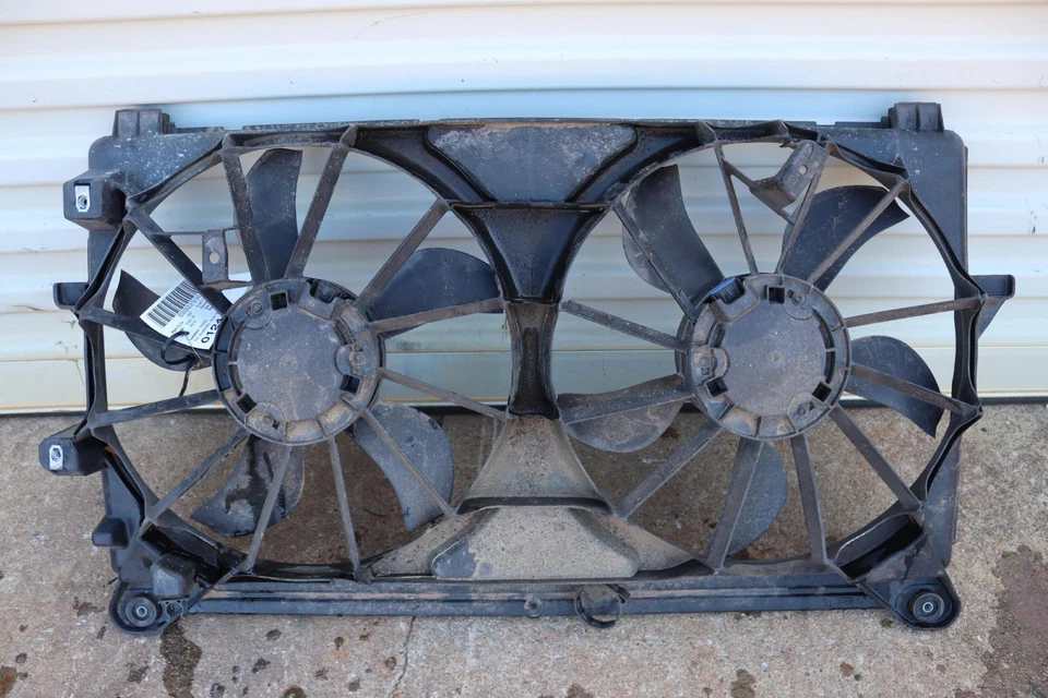 GMC Yukon XL 1500 2007-2012 6,2 L conjunto de ventilador de refrigeración Enigne 700 vatios OEM Foto 4 de 4