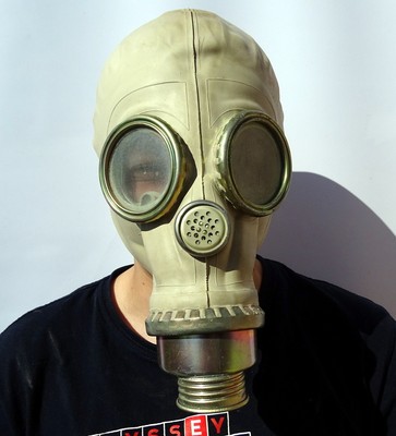 A Brand New Polish Gas Mask Szm41m Russian Gp5 Based In Size 1 Ebay