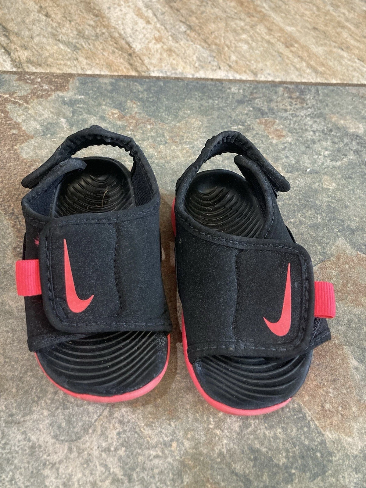 Sandali Nike Sunray neri e rosa fluo regolabili in ottime condizioni 5C