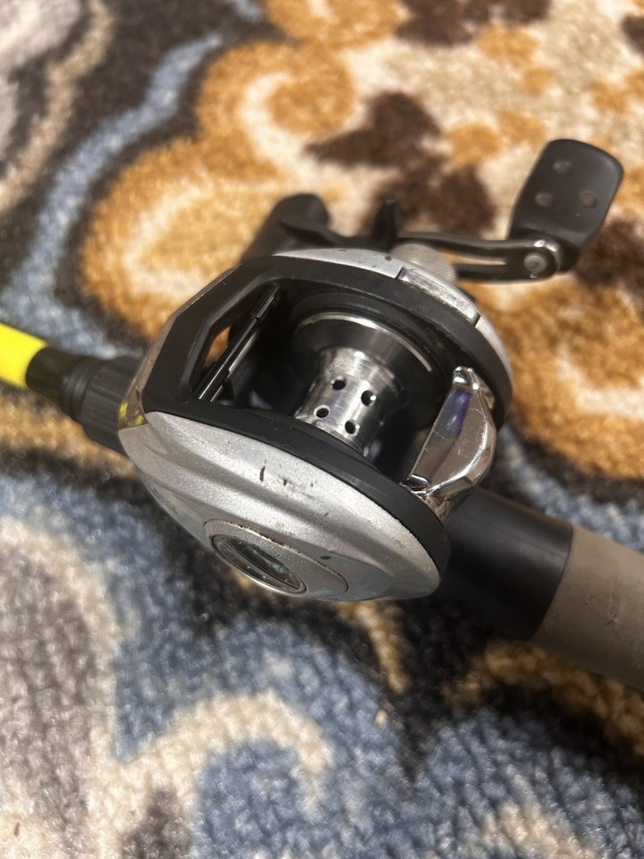 CARRETILHA DE PESCA ABU GARCIA SILVER MAX 3 - SMAX3-R/SMAX3-L - 6 CARRETILHA DE PESCA ABU GARCIA SILVER MAX 3 - SMAX3-R/SMAX3-L - 6