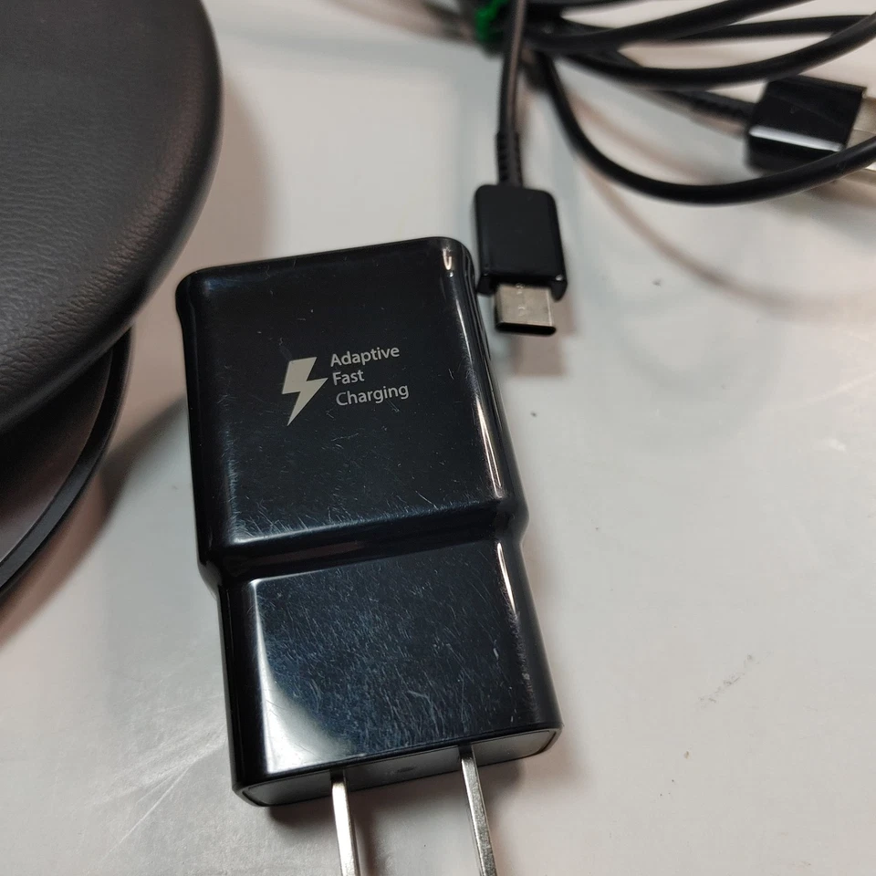 Samsung EP-PG950 QI Fast Wireless Charging Stand with USB Cord & 5V/9V Adapter - Image 4 of 4