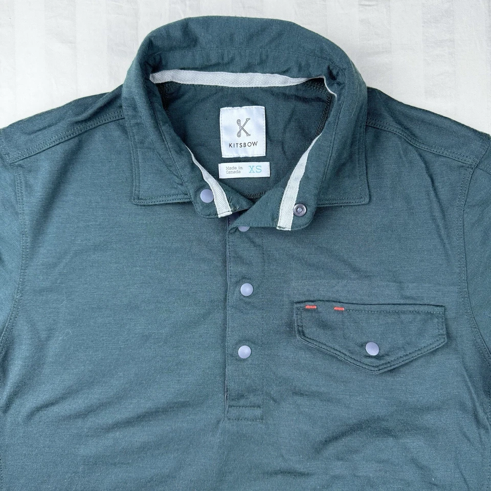 Camisa polo masculina Kitsbow XS Merino Blend desempenho bolso de pressão pequeno furo - Imagem 2 de 4