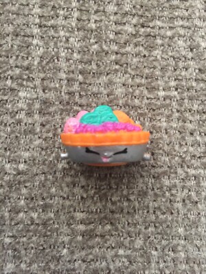 Shopkins Food Fair #FF-022 - Fifi Fruit Tart (common)