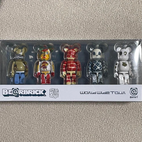 WORLD WIDE TOUR Bearbrick 100%  5PC Eset