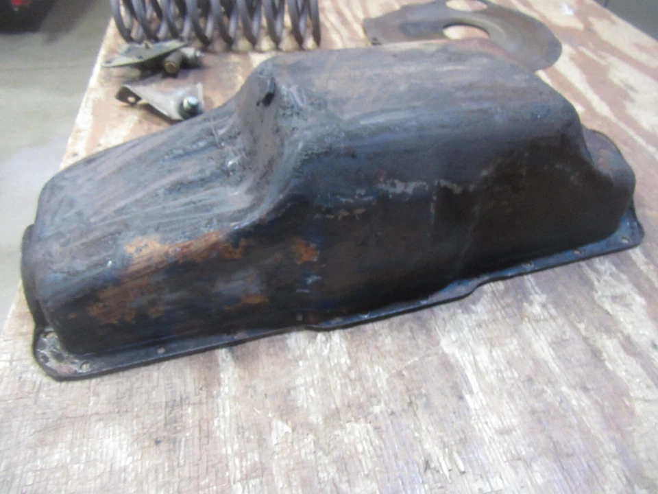 Camión Ford F150 1975 motor de seis cilindros cubierta de cárter de aceite original Foto 2 de 3