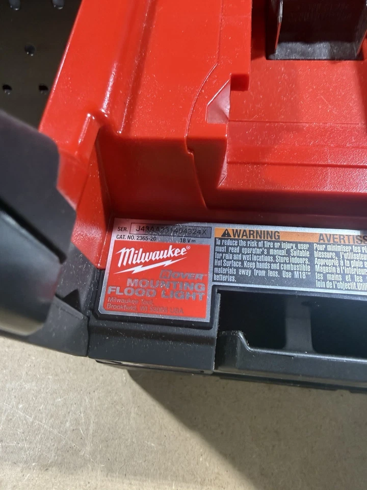 Milwaukee M18 18v Cordless Magnetic Mounting LED Rover Flood Light Tool 2365-20 - Image 4 of 4