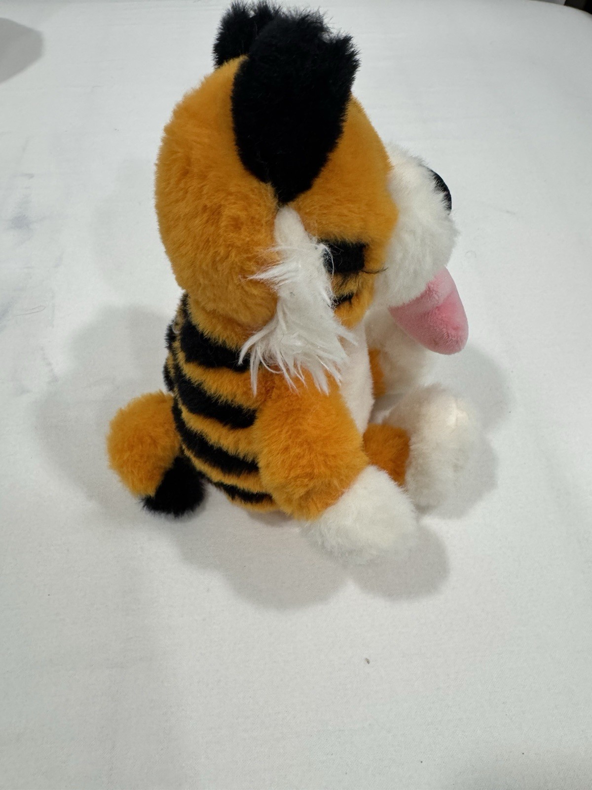 NEW Target Gigglescape 6" Tiger with Heart Plush Toy Valentine's Day