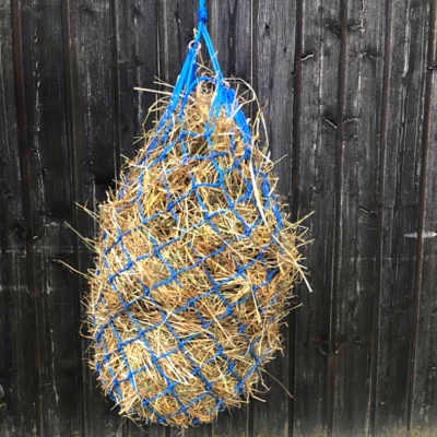 PFERDELINIS Heunetz Pferd Heunetztasche 5x5 cm Pferde Beschäftigung, Länge 110cm, 3,5kg TOP