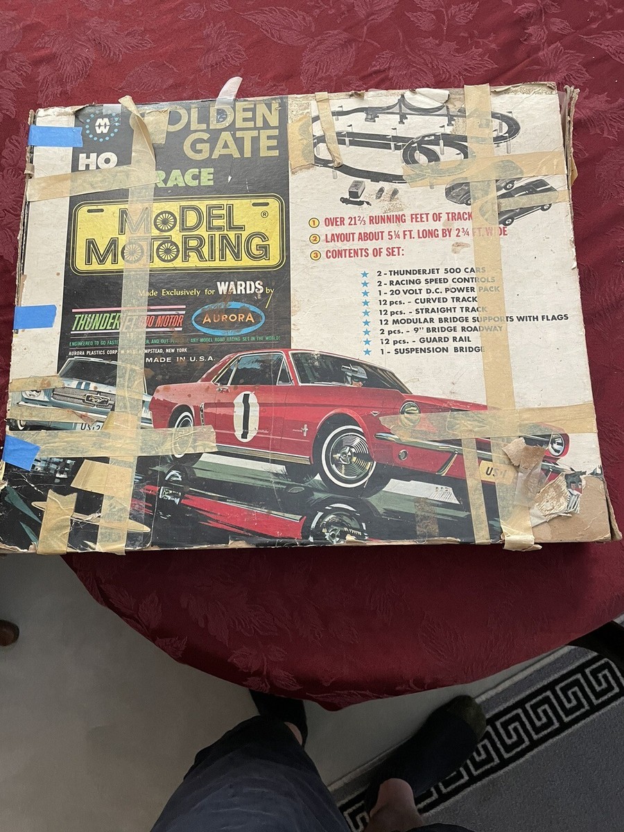 AURORA HO GOLDEN GATE ROADRACE MODEL MOTORING TABLE TOP RACING SET