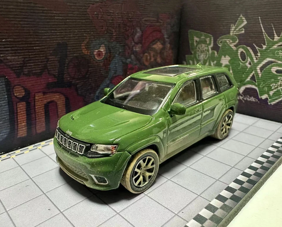 JKM 1:64 Jeep Grand Cherokee Trackhawk Diecast Metal Model Car New - Image 2 of 4