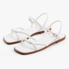 Women  s strapping flat sandals, summer square toe open toe sandals comfortable.