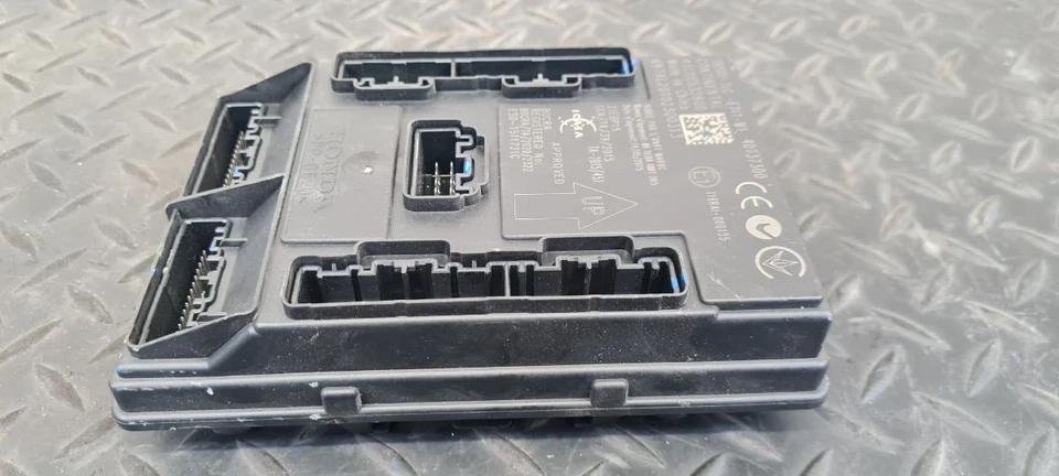 Honda CR-V Mk5 (RT68) 2021 2.0 Hybrid Central Body Control Module 38800TLCE711M1 - Image 4 of 4