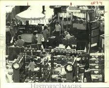 1980 Press Photo Dealers set up booths in Old Market Square for Houston Festival