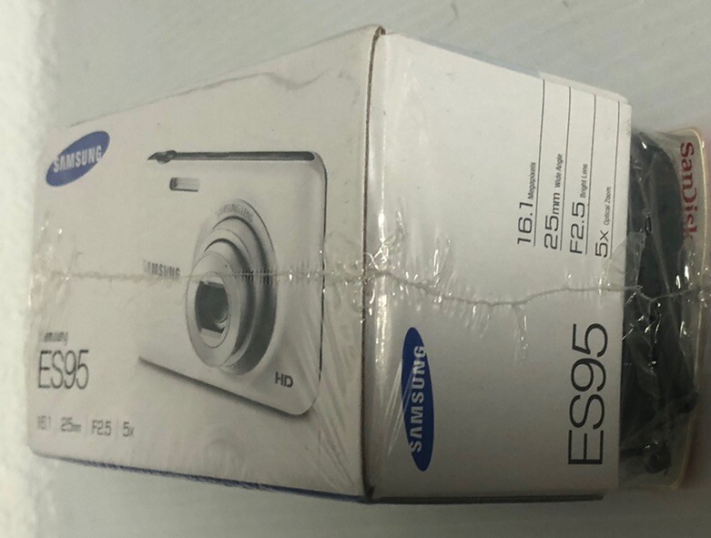 SAMSUNG ES95 HD Capture 16.1MP Digital Camera W/Kit (B charger